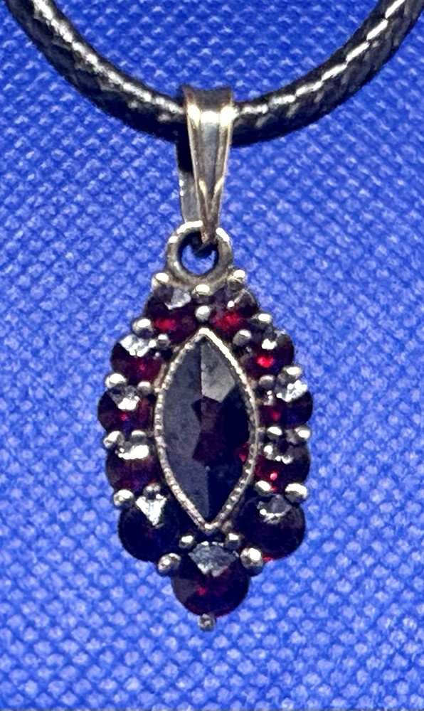 K51 Antique 27x11 mm 900 Silver Pendant Red Garnet 1.80 g BOHO Bohemian Gold