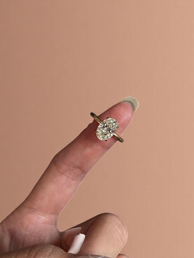 1.00 Carat IGI Certified Oval Diamond F - VVS2 14k Solid Gold Solitaire Ring