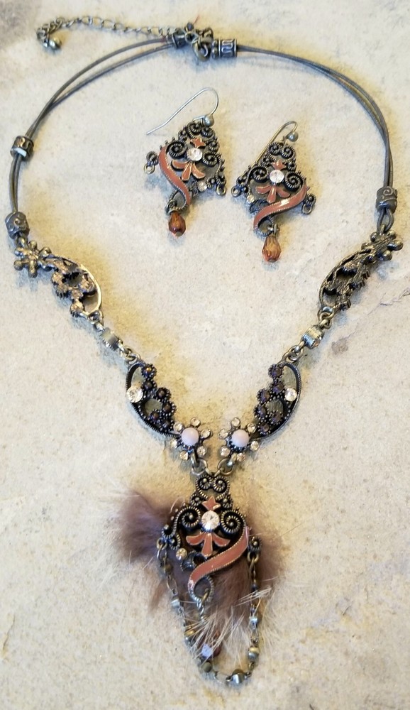 Victorian Design Necklace Earrings Set