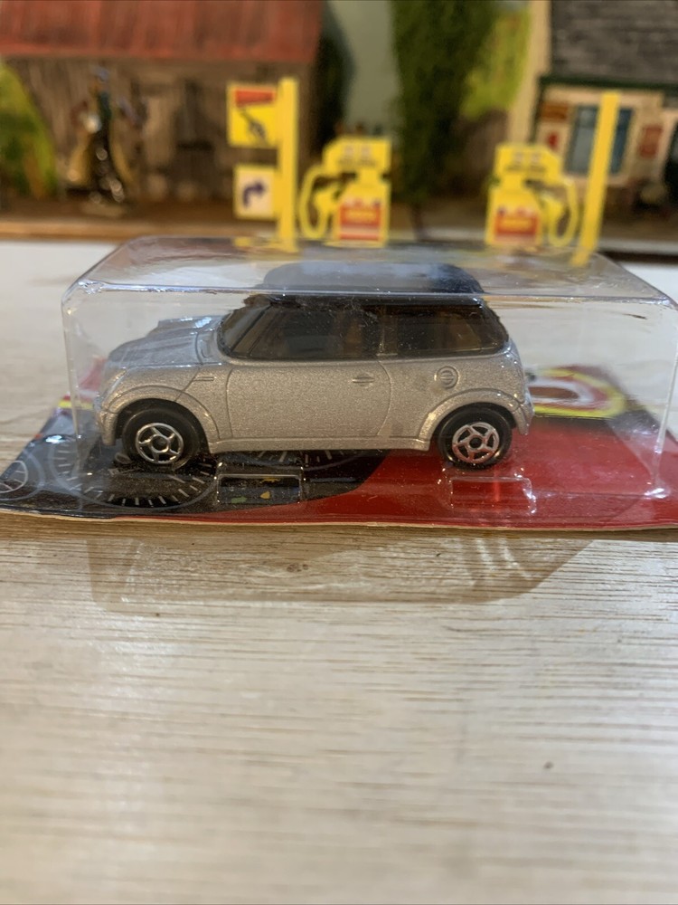 majorette 1/64 - mini cooper - New On Card