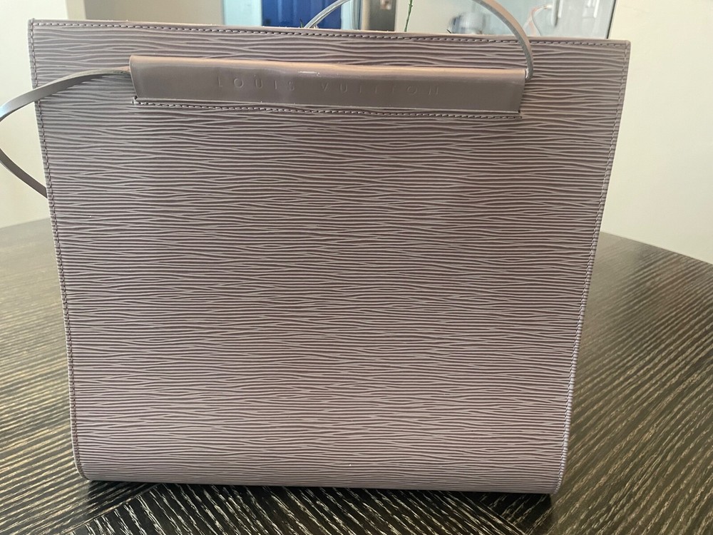 Louis Vuitton Saint-Tropez Tote in Lilac Leather - Elegant & Luxurious