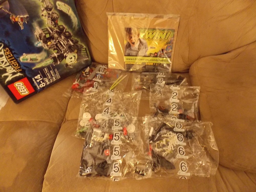 LEGO Monster Fighters Ghost Train Set 9467 with Spooky Figures  