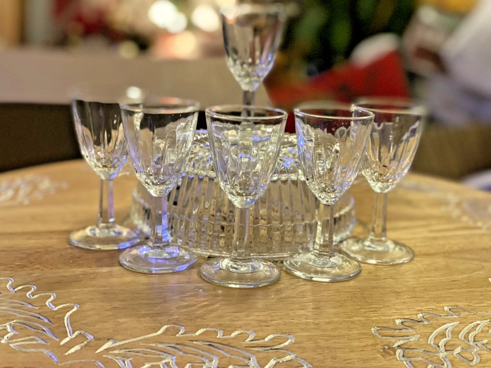 Set Of 6 Vintage etched cordial glasses crystal