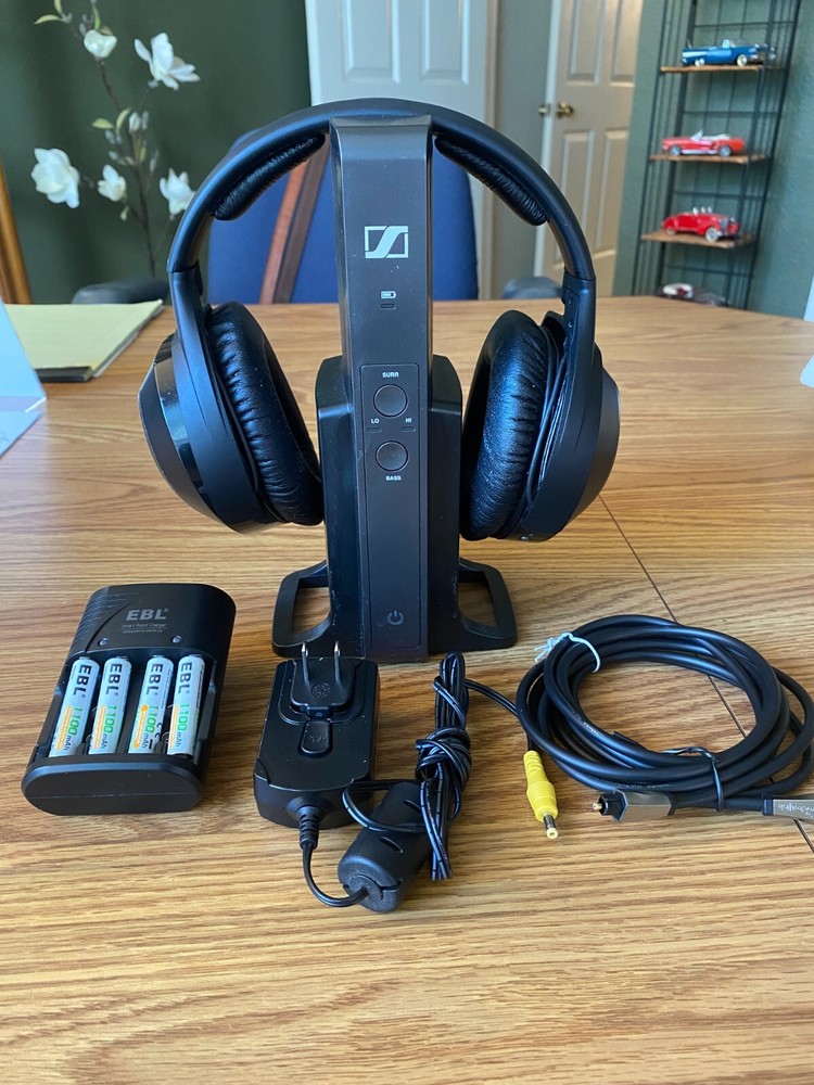 Sennheiser RS 175 RF Wireless Headphone System for TV Listening with Bass Boost