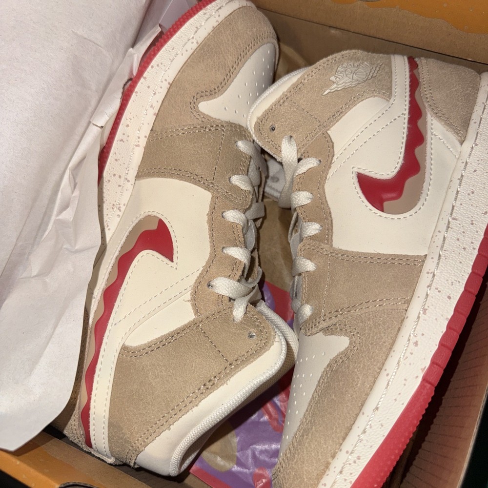 Nike Air Jordan 1 Mid SE (GS) Peanut Butter and Jelly Girls Size 4.5 NEW NO BOX