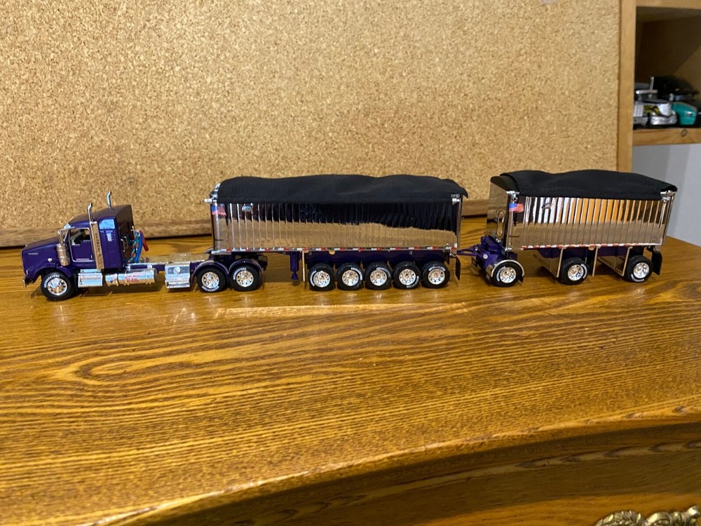 Custom 1/64 Kenworth T800 with Chrome East Michigan II Dump Trailers