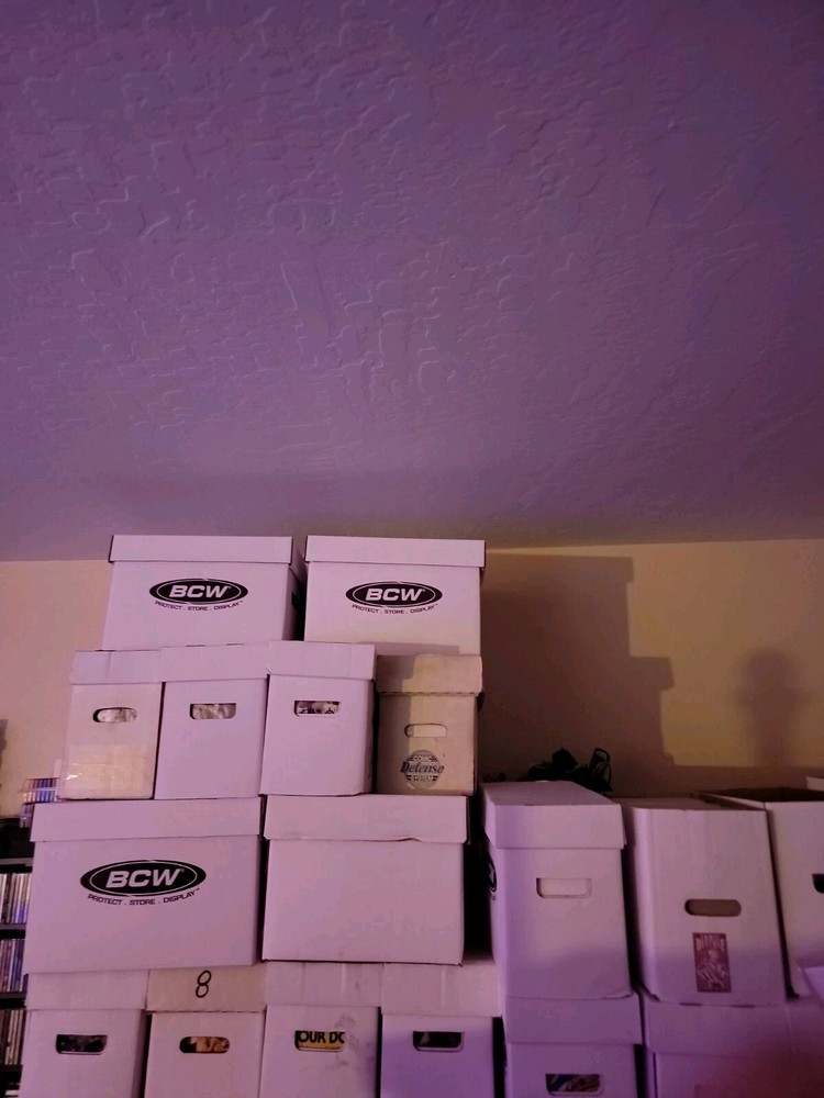 200 Comic Books lot -  Marvel And DC 50/50 Split Flash SALE!!!-image