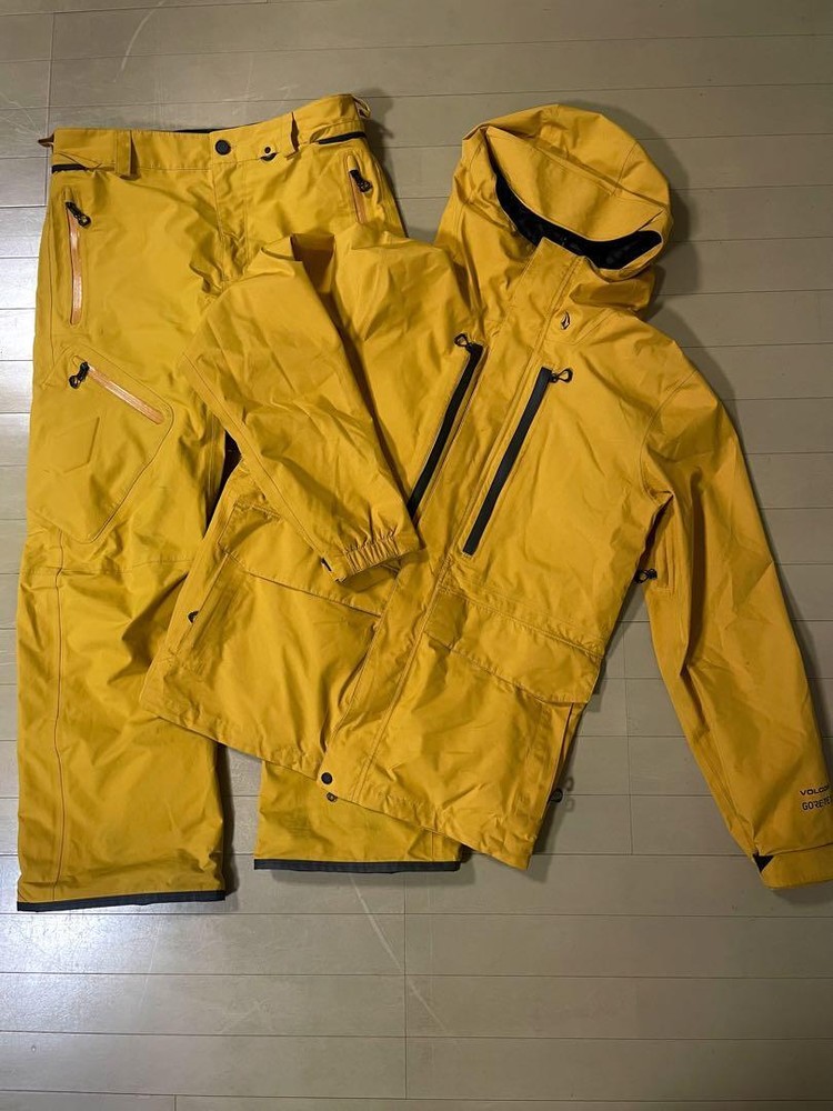 Volcom  GORE-TEX Snowboard Jacket Mens Size M with Pant Yellow RSG