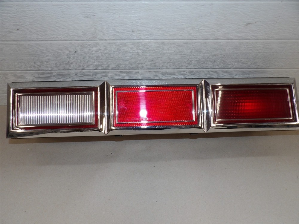 DODGE 400 1982-1983 RH PASSENGER RIGHT SIDE TAILLIGHT TAIL LAMP ASSEMBLY OEM