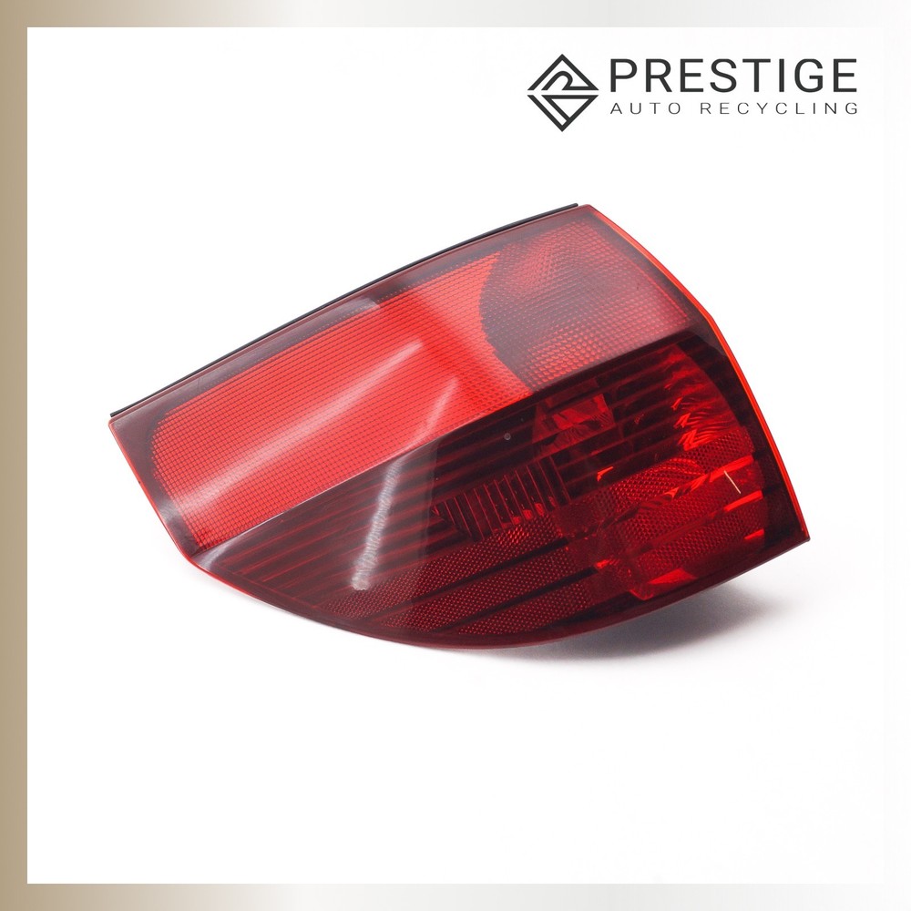 2004 2005 TOYOTA SIENNA Tail Light Tail Lamp Quarter Assembly Left 81560-AE010