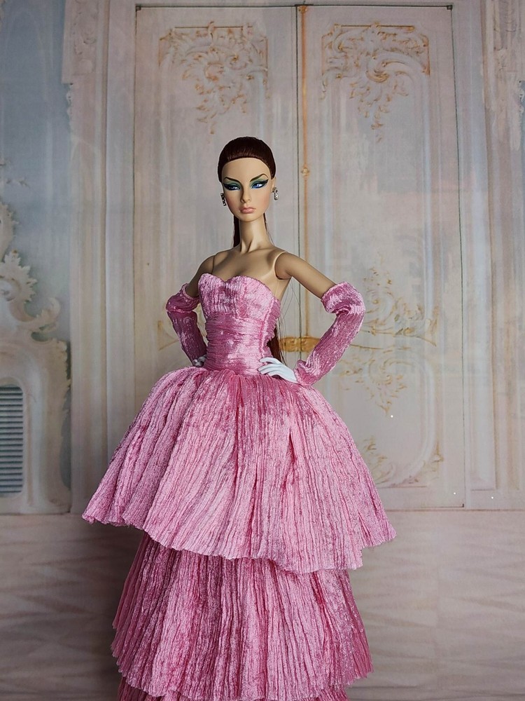 Clearance Sale on Fashion Royalty Barbie Model 39 Dolls-image