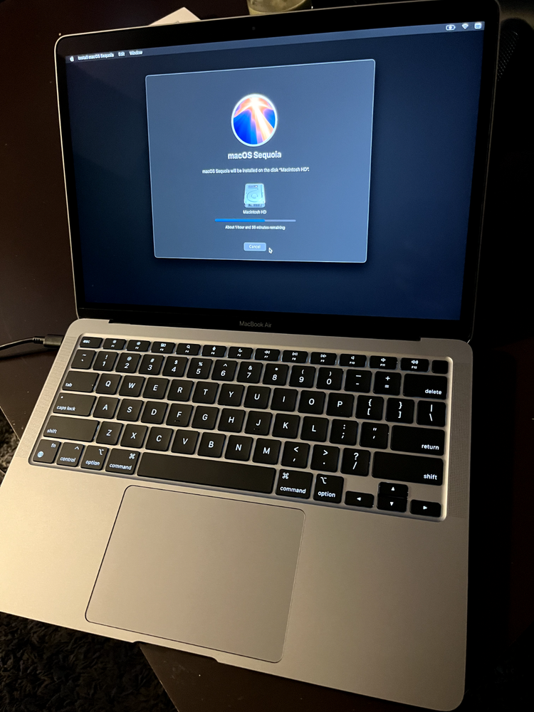 13-inch MacBook Air M1 8GB Ram, 256GB SSD, Gray, Used, Model A2337, CLEAN