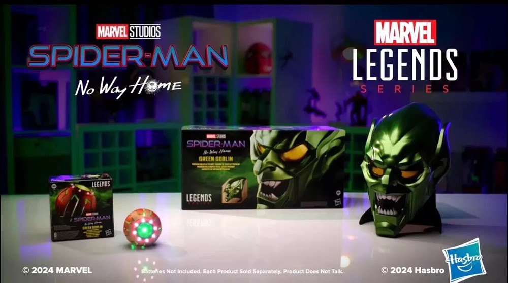 MARVEL Legends Green Goblin Roleplay Helmet with Light-Up Pumpkin