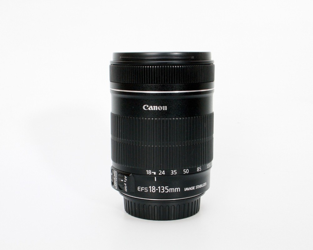 Canon EF-S 18-135mm f/3.5-5.6 IS Zoom Lens