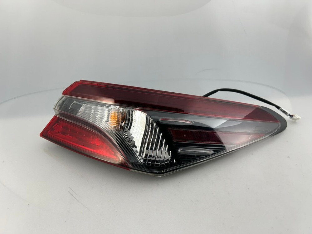 OEM | 2018 - 2020 Toyota Camry Halogen Outer Tail Light (Right/Passenger)