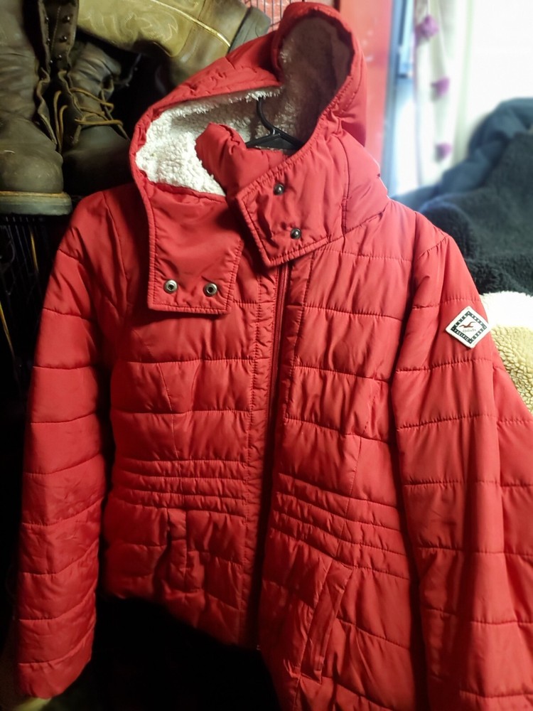 Hollister Women’s Puffy Jacket. Red. Lined. Size: Medium Wore One Time