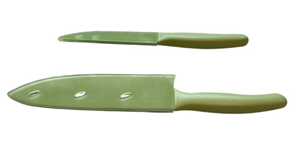 Pampered Chef Set of 2 Knives with 9-inch and 12-inch Green Blade Covers Excellent Condition