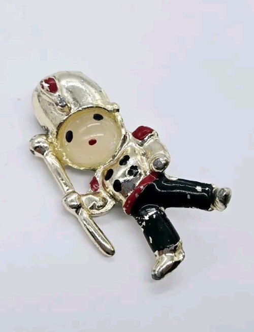 Vintage Jelly Belly Brooch Enamel Soldier Drummer Major Face Pin