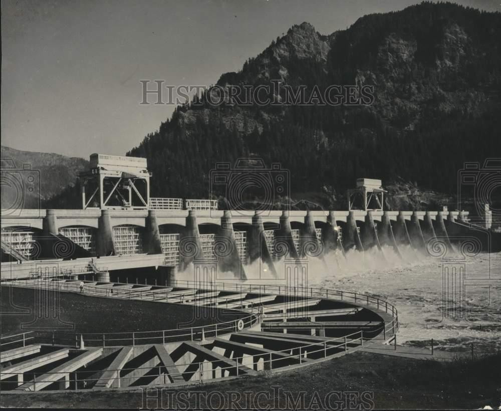 1963 Press Photo The spillway dam and fish ladders in Bonneville Dam - lrx75157