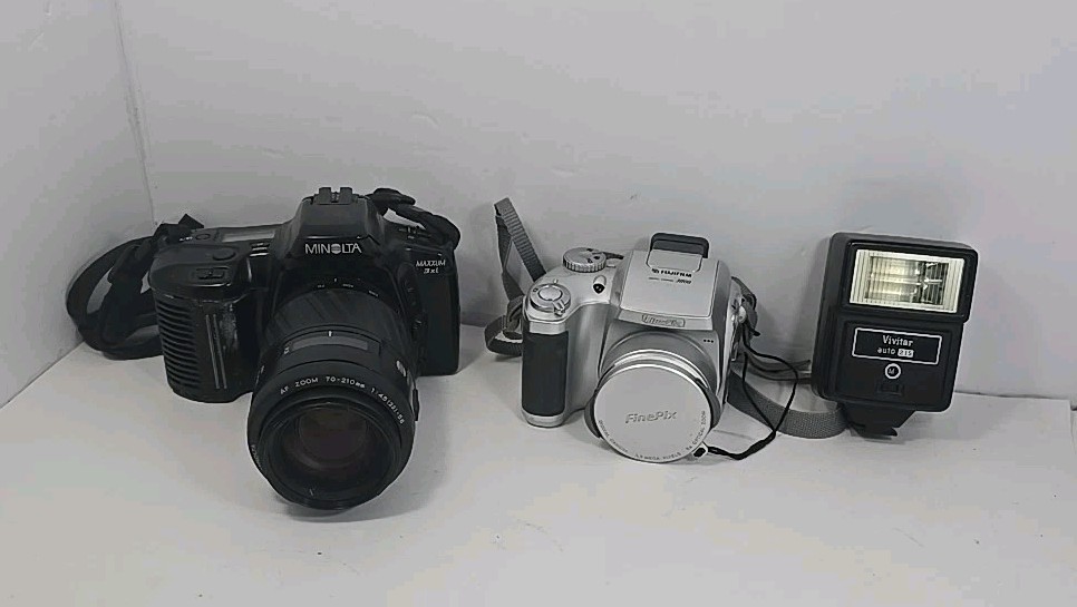 Lot Of (2) Cameras Fujifilm FinePix3800 & Minolta Maxxum 3xi