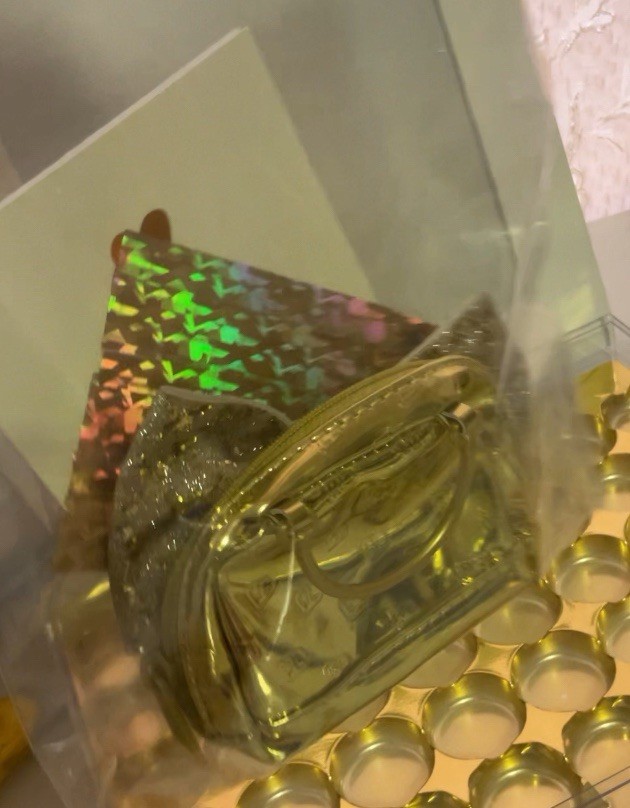 Elegant Gold Gift Bag for Special Occasions