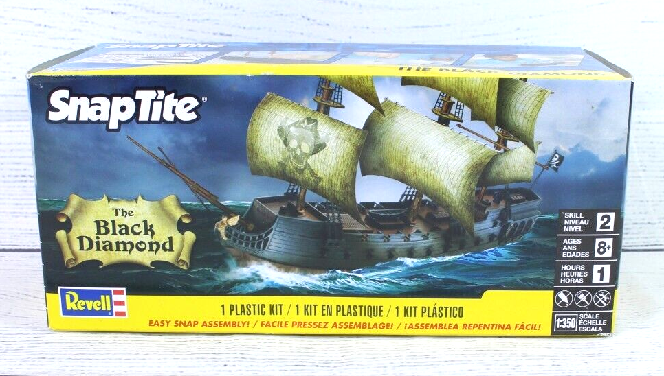 REVELL THE BLACK DIAMOND PIRATE SHIP SNAP TITE Model 1:350 Scale 85-1971