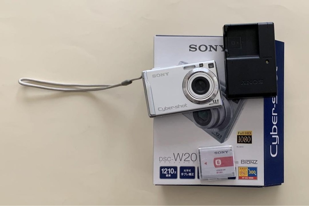 Sony DSC-W200 Digital Camera with Extra Battery in Excellent Used Condition