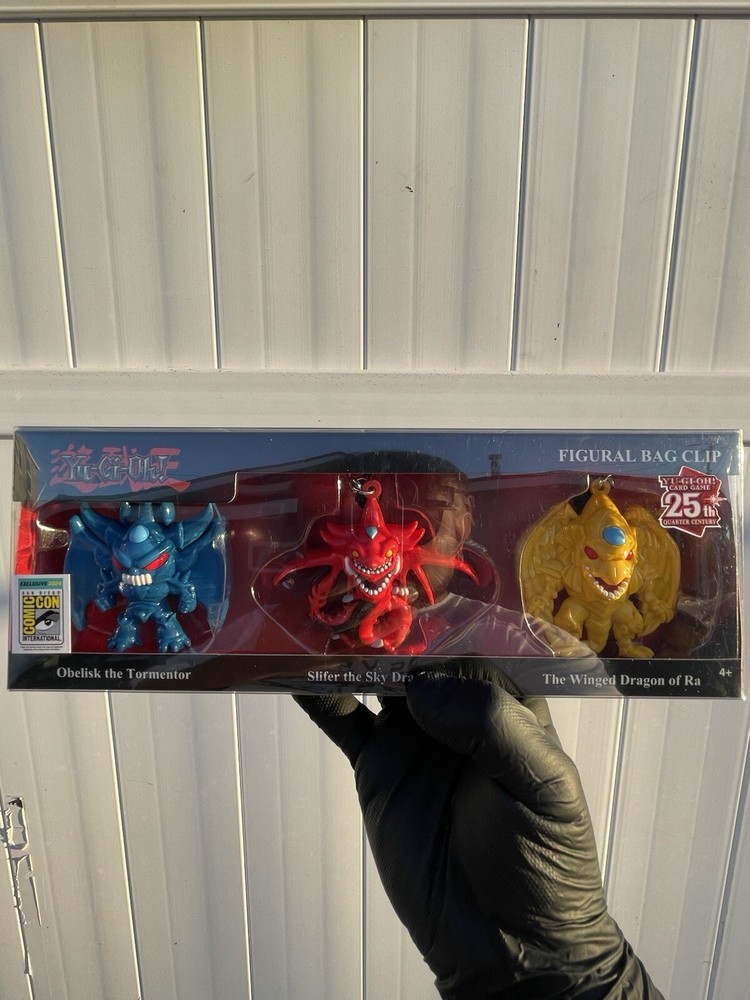 SDCC 2024 Comic Con Exclusivo, Monograma 3D Espuma Bolsa Clip Set - Yu-Gi-Oh Gods
