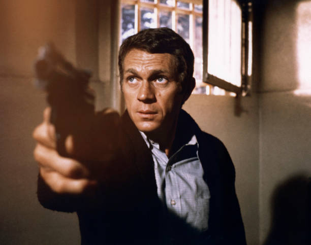 Steve McQueen pointing gun in the Peter Yates 1968 thriller Bullitt Old Photo