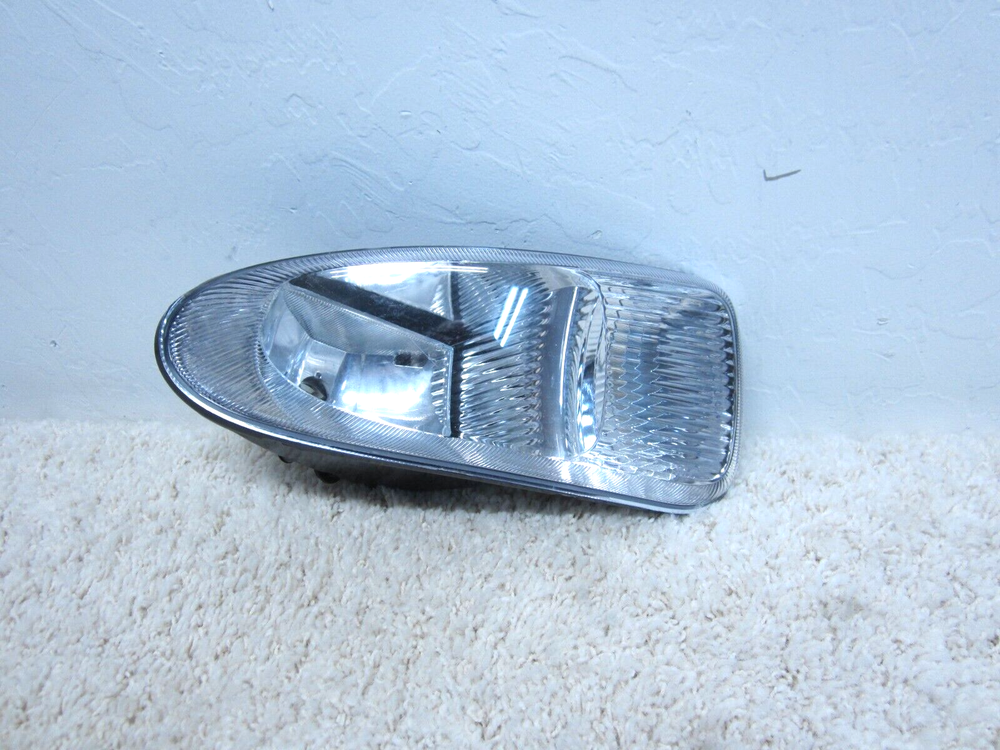 FITS CHRYSLER TOWN & COUNTRY 2001 - 2004 RIGHT FOG LIGHT 4857266AA #1F-1