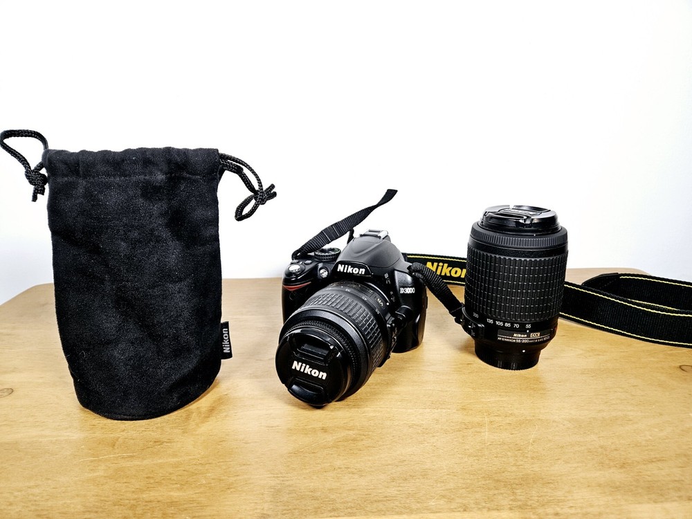 Nikon D3000 Digital SLR Camera w/ AF-S DX Nikkor 55-200mm & AF-S DX 18-55mm Lens