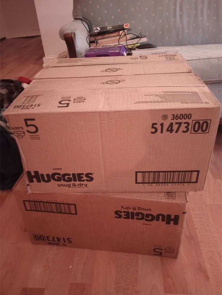 Huggies Snug & Dry Baby Diapers Size 5, Over 27 lb/ 12 kg. 88 Count