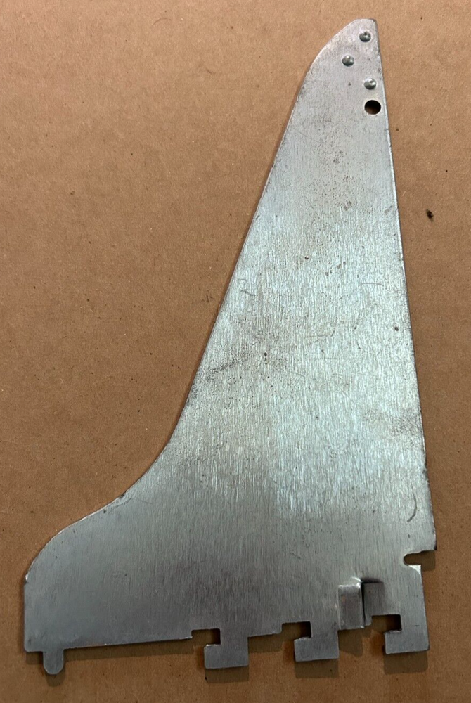 7.5 Metal Shelf Bracket for Pegboard Panels – REEVE Heavy-Duty Support 4.5