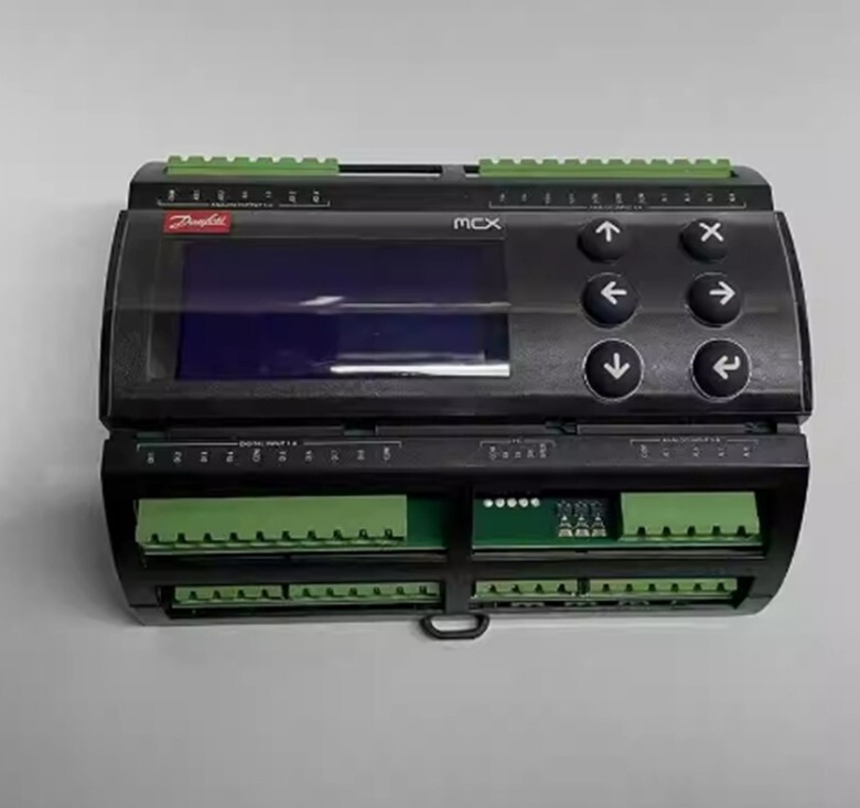 1PCS Danfoss MCX08M2 programmable controller with 8 relays 080G0310