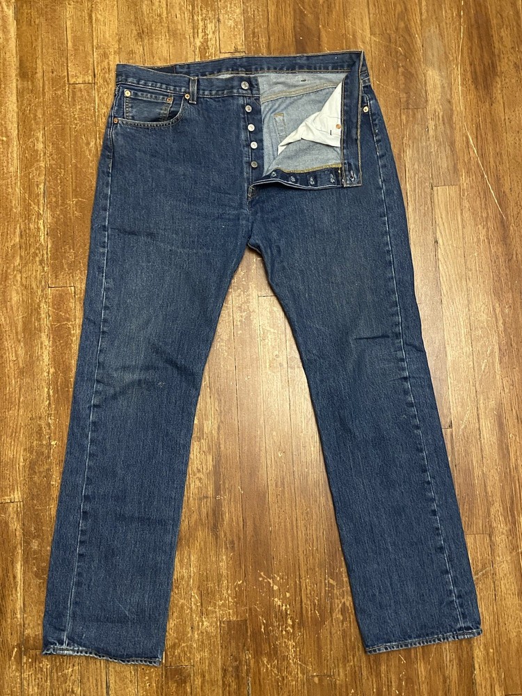 Vintage Y2K Levi’s Strauss & Co 501 Button Fly Medium Wash Denim Jean Size 38x34