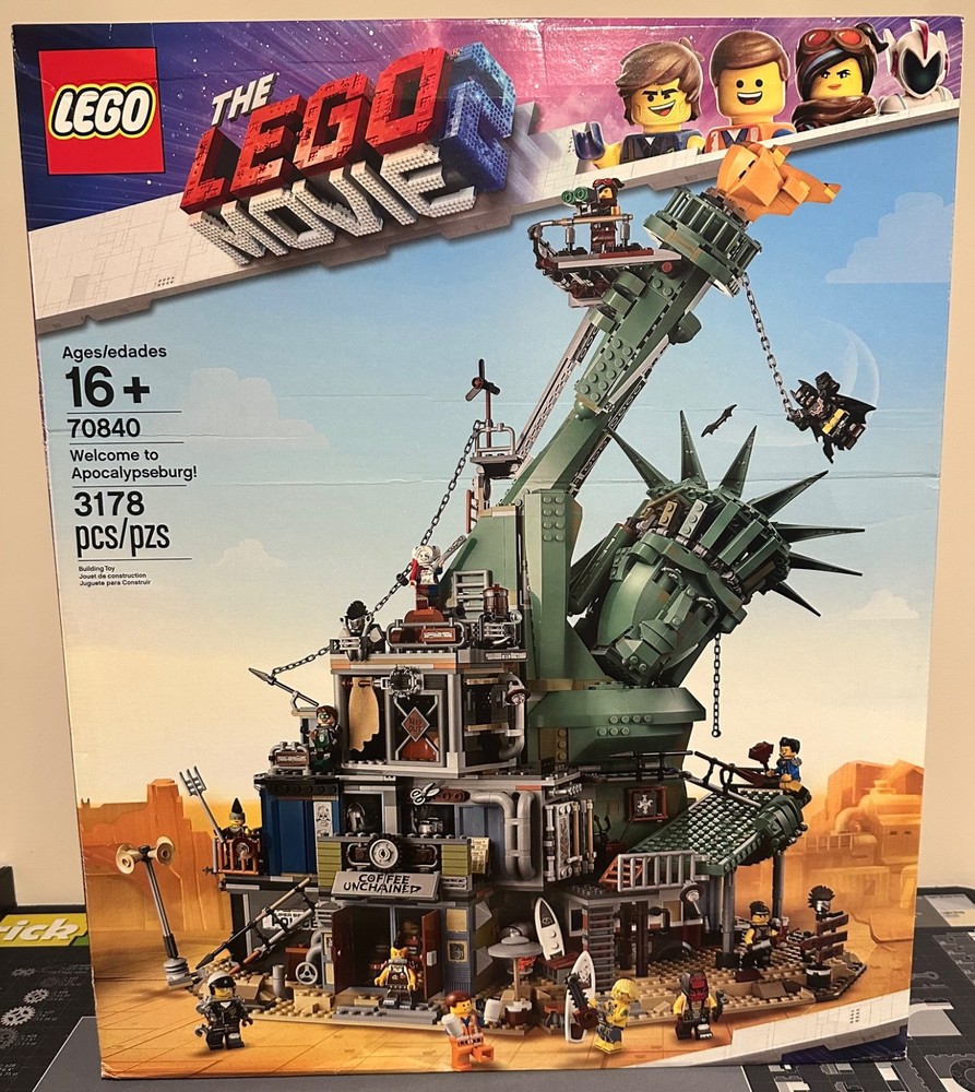 Lego 70840 The LEGO Movie 2 Welcome to Apocalypseburg SEALED (Shelf Wear, Photos