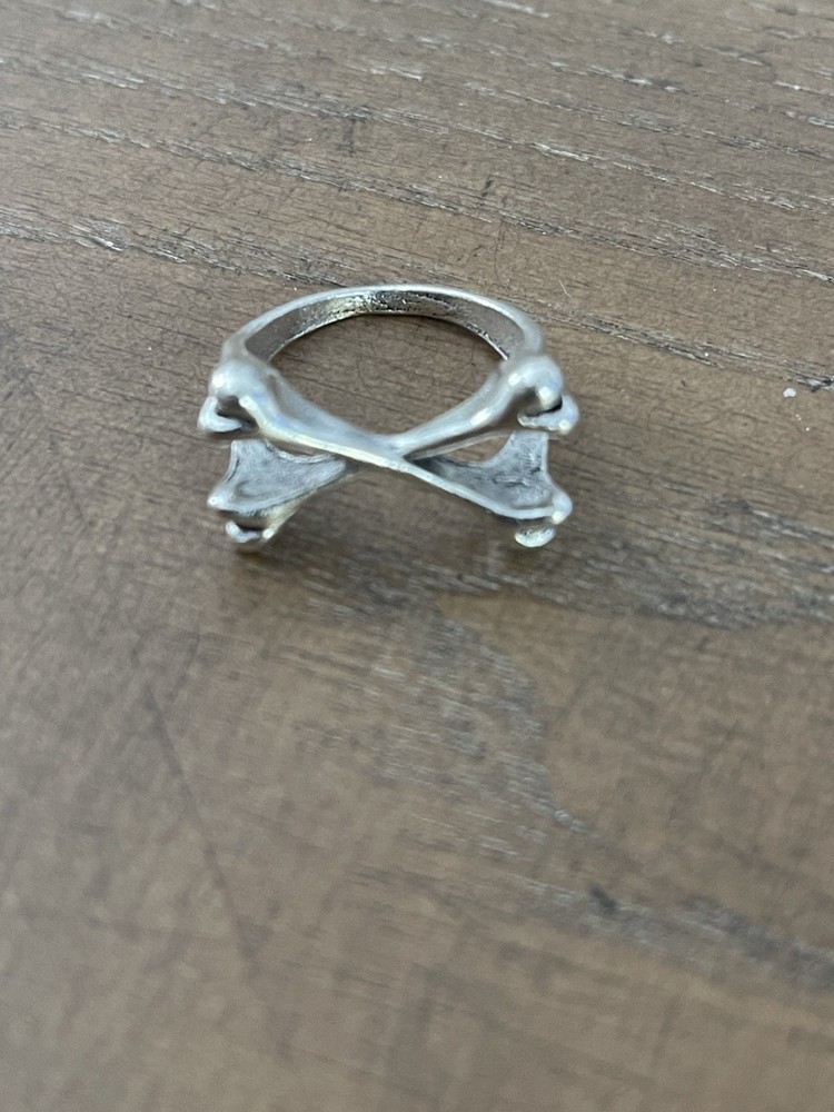 Silver Tone Crossed Bones Band Ring Skeletons & Skulls Size 7 Metal