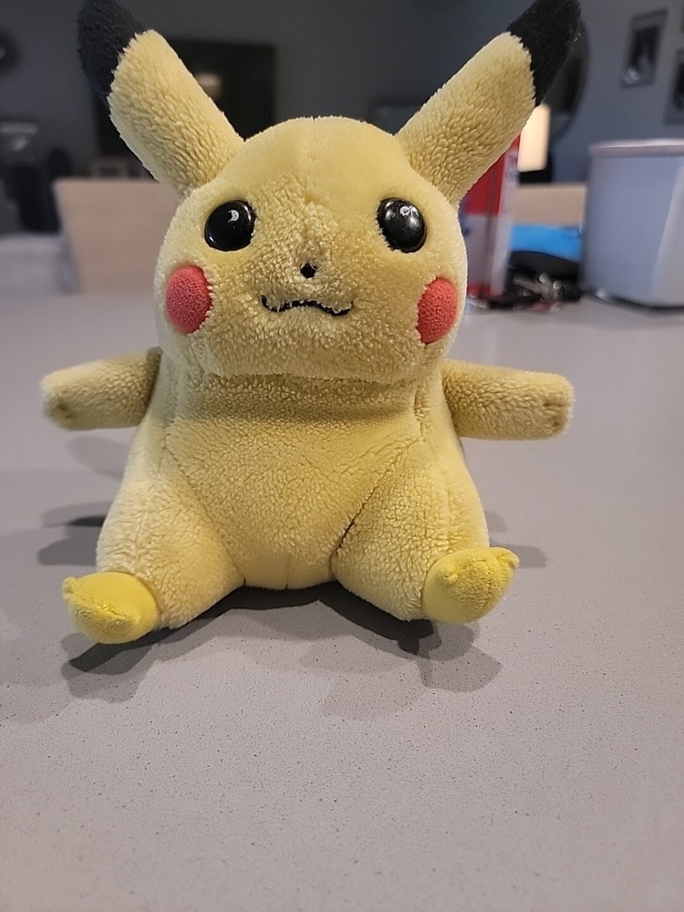 1998 Hasbro Pokemon Pikachu 7 Inch Plush Stuffed Animal Vintage Gamer Toy