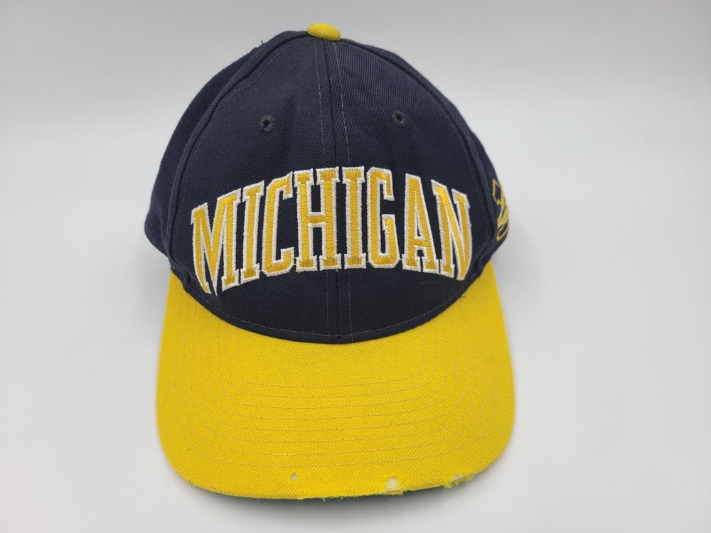 Vintage University of Michigan Wolverines Starter Distressed Fitted 7 Hat Cap