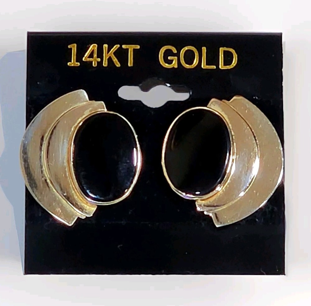 Vintage 14k Yellow Gold and Black Onyx Stud Earrings