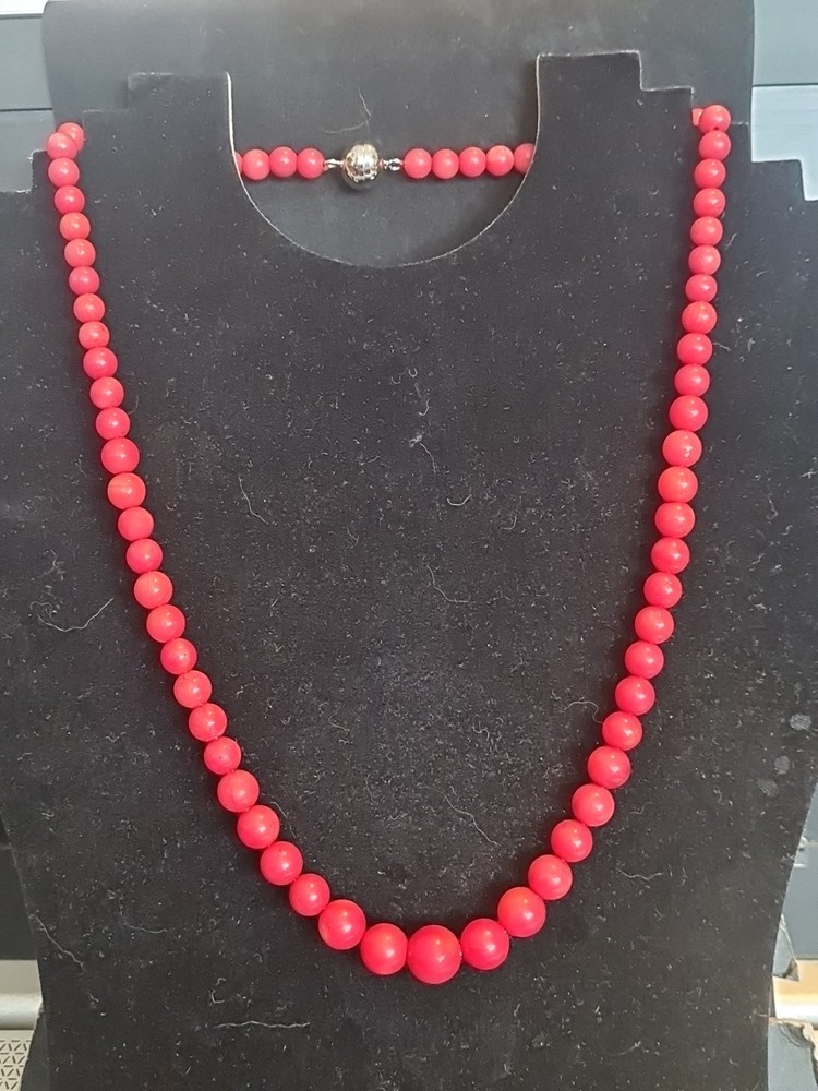 A Natural Red Bead Necklace