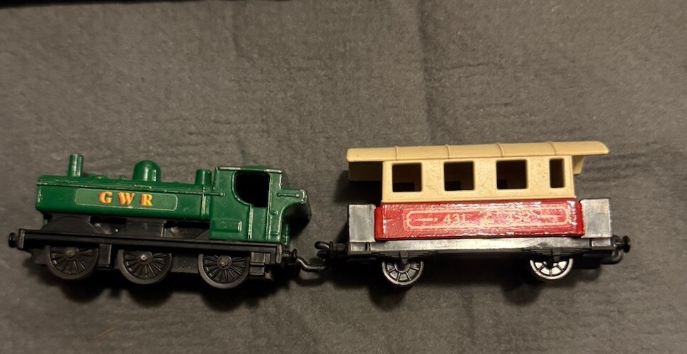 2 Vintage Train Cars Gwr 431/432