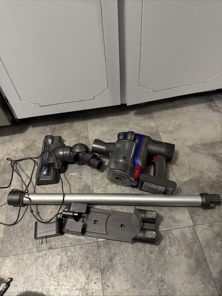 Dyson DC34 Multi Floor Cordless Bagless Rechargeable Handheld Vacuum Reed!