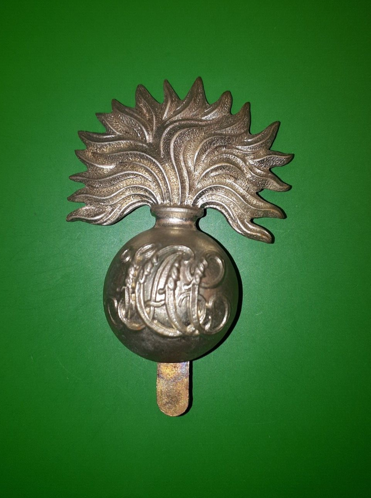 HONOURABLE ARTILLERY COMPANY CORPS OF DRUMS, GAUNT STAMPED WHITE METAL CAP BADGE