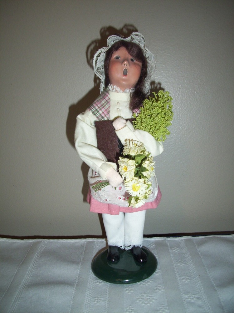 Byers Choice Caroler Girl Figurine 2008 Colonial Girl with Flowers