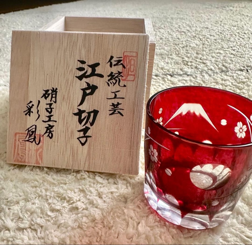 Good condition Edo Kiriko red glass Mt. Fuji design with wooden box