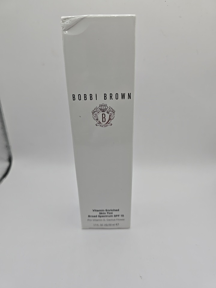 Bobbi Brown Vitamin Enriched Skin Tinted Moisturizer SPF 15 in Deep 1