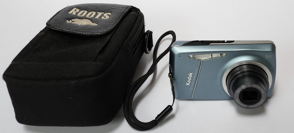 Kodak EasyShare M550 12MP Digital Camera Blue Tested Working W/ Battery & Case