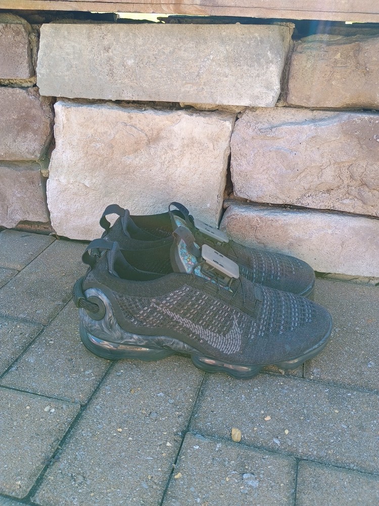 Black Nike Vapor Max Lock In.