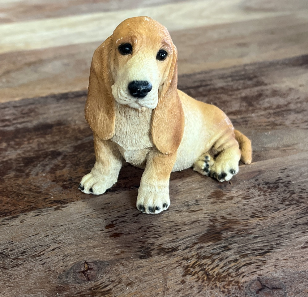 BASSET HOUND Figurine Castagna Italy Resin 1988 Toffee Brown Fur Dog Statue